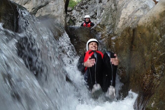 3-Hour Guided Canyoning in the Cocciglia Gorges - Choosing your jump height in the gorge