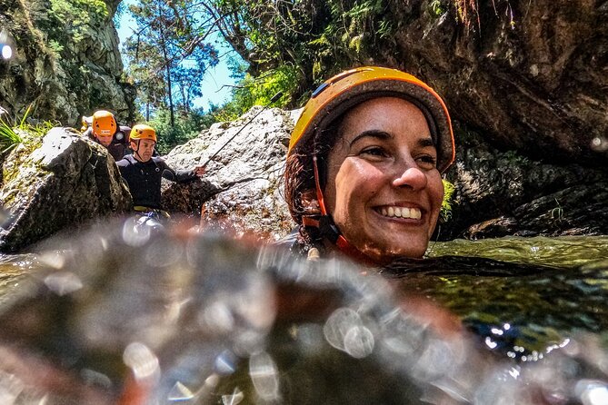 5H Canyoning Ribeira da Pena Góis and Coimbra - The 35-meter rappel into the river