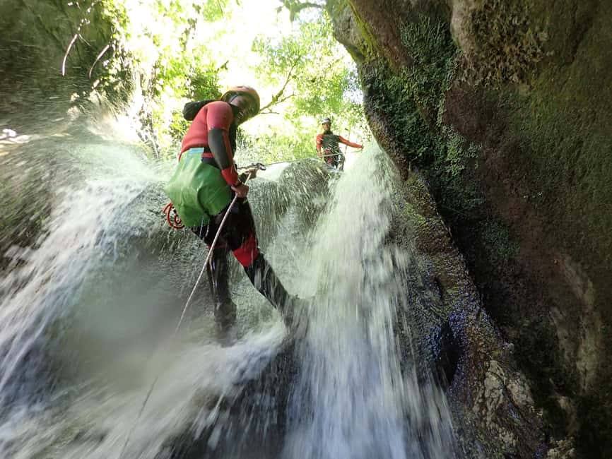 Aiguebelette: Canyoning discovery - The 30-minute briefing and equipment check