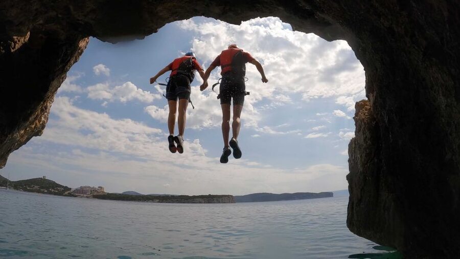 Alghero: Coasteering at Cala Dragunara in Porto Conte Park - Getting equipped for the 2.5-hour sea trail