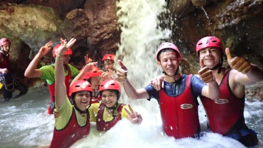 Alicante: Water Canyoning in Gorgo de la Escalera Ravine - Footwear is the practical weak point