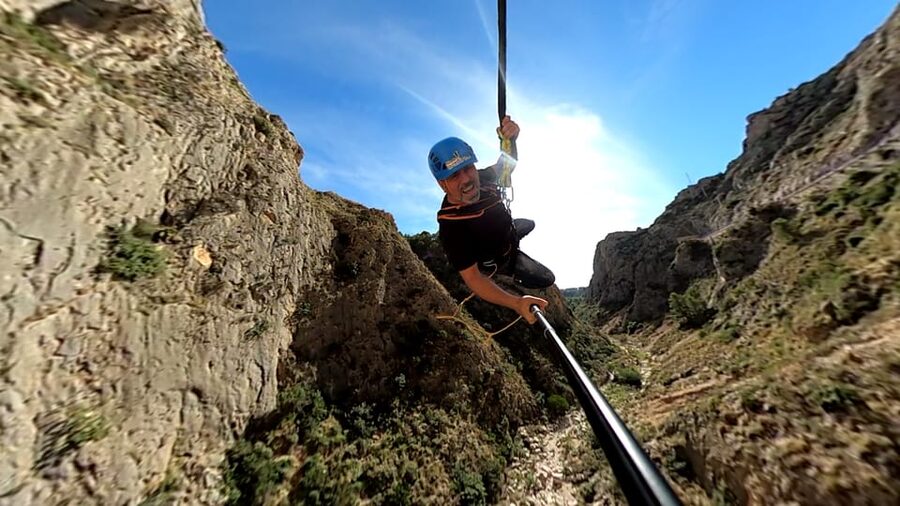 Altea: Bungee jumping in "El Mascarat" canyon - The Mascarat bridges and the canyon setting