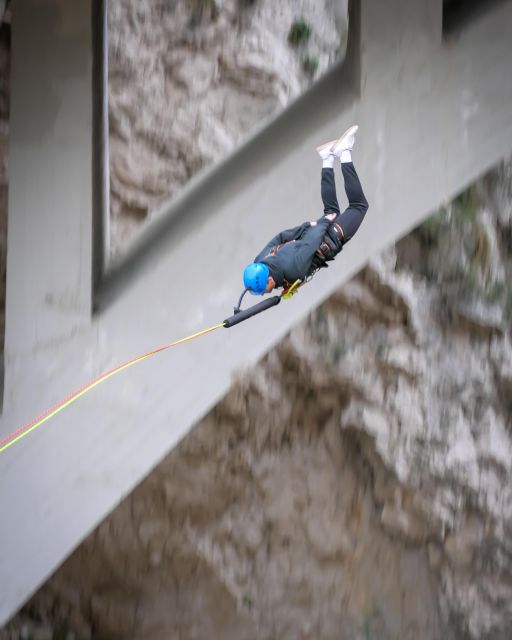 Altea: Bungee jumping in "El Mascarat" canyon - The climb to the bridge