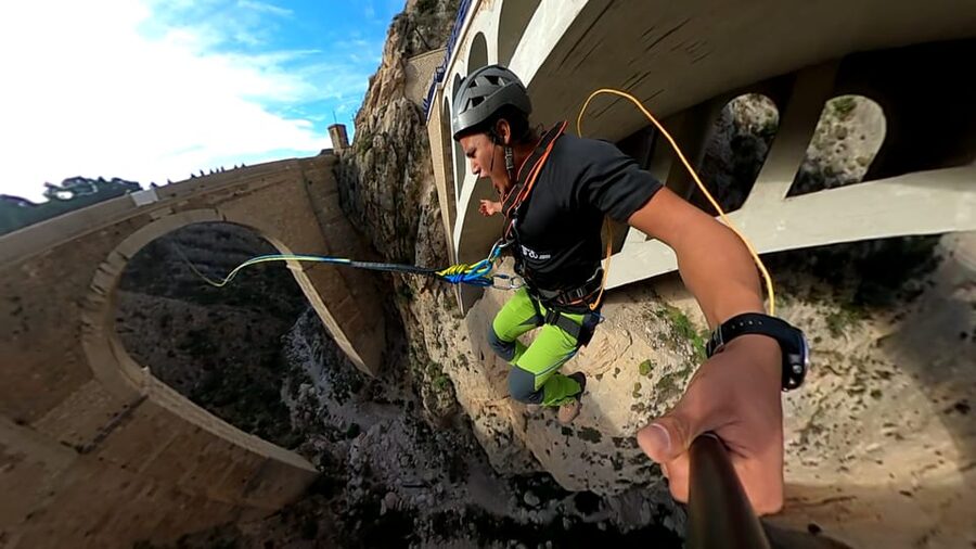 Altea: Bungee jumping in "El Mascarat" canyon - Timing, languages, and flexibility