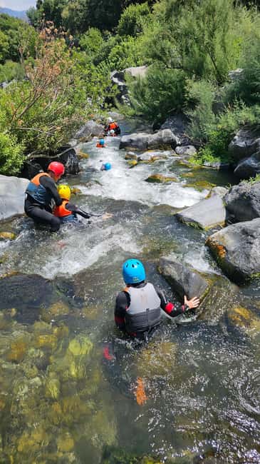 Avventura ed Adrenalina: Body Rafting nelle Gole Alcantara - Why the basalt setting matters