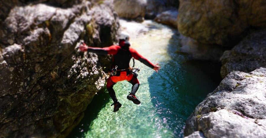 Baumgarten: Advanced Canyoning Adventure - Bypassing a jump does not remove the challenge
