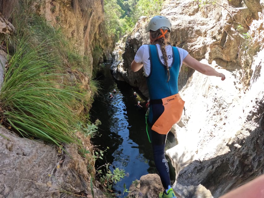 Benahavís: Canyoning Guided Tour at Guadalmina River - Optional jumps, from confidence-building to thrilling