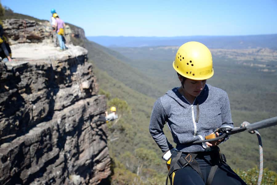 Blue Mountains: Spectacular Half Day Abseiling Adventure - Taking on the 30-metre overhanging cliff