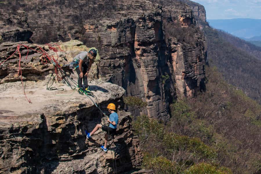 Blue Mountains: Spectacular Half Day Abseiling Adventure - Guides, safety, and the beginner question