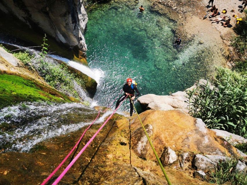 Bolulla: Estret de les Penyes Water Canyoning - Who will enjoy this most