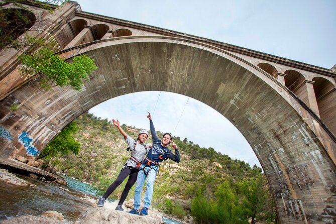 Bungee jumping over the Gállego River - Safety that supports the nerve