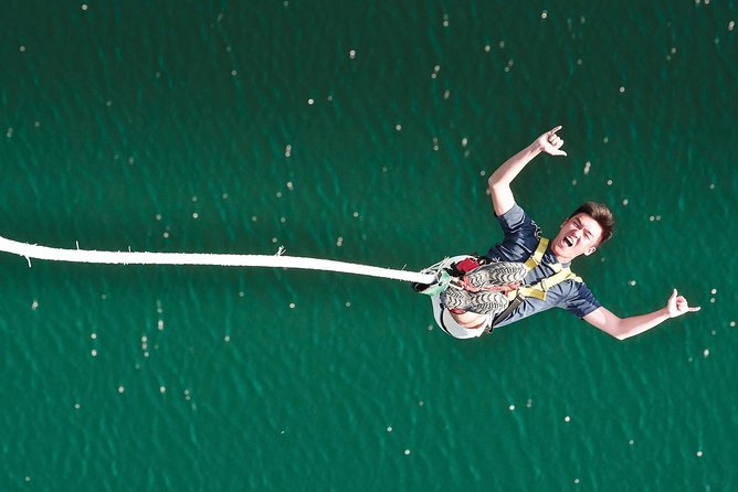 Bungy Jump Stockhorn with OUTDOOR - The jump begins with a Swiss cable car