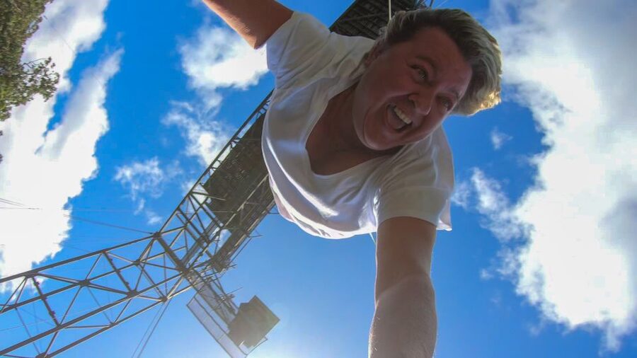 Cairns: Bungy Jump - The view changes when you are on the edge