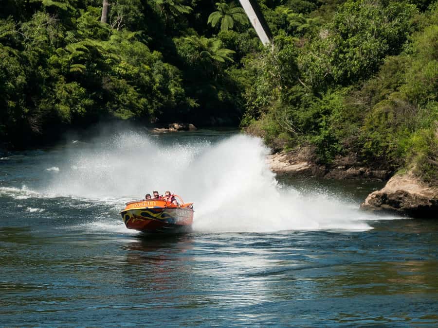 Cambridge Waikato New Zealand: Tour -45 Min Extreme Jet Boat - A fast ride with a strong Waikato sense of place