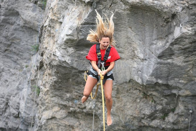 Canyon Swing with OUTDOOR - The safety briefing and the role of the guides