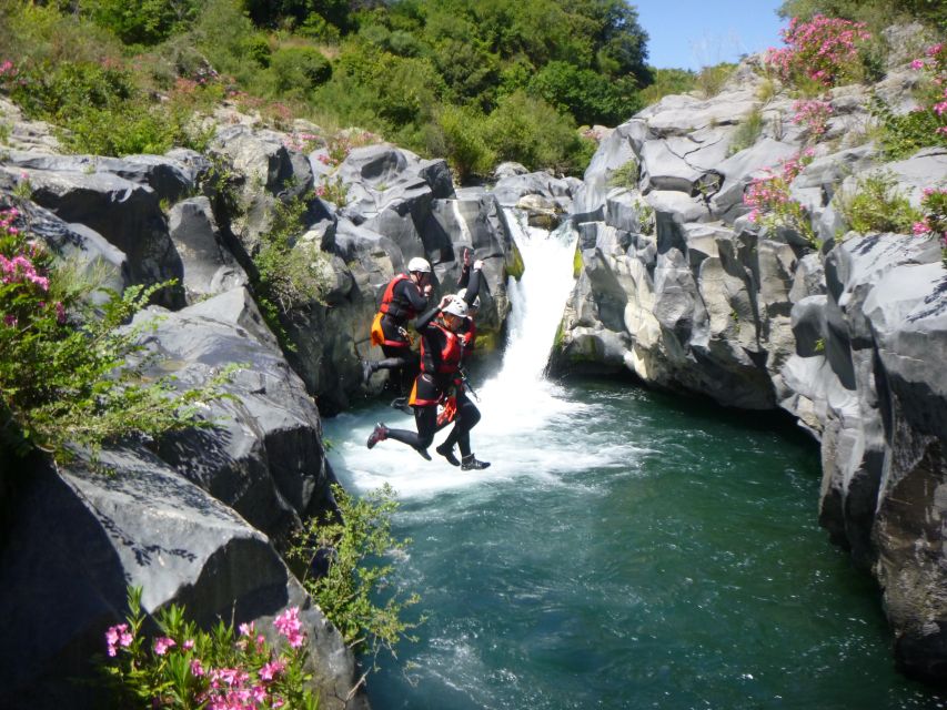 Canyoning and bodyrafting in the Alcantara River - What the free photos add