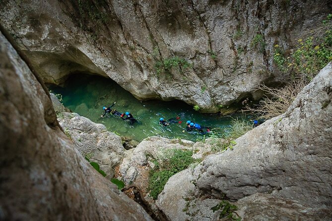 Canyoning descent of the Galamus Gorge - The easy walk through the gorge