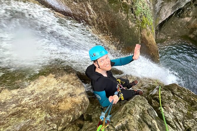 Canyoning discovery of Versoud en Vercors - Grenoble - Entering the suspended limestone basin