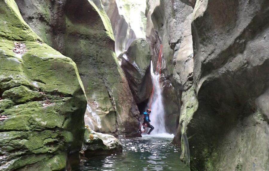 Canyoning Furon upper part : Vercors - Grenoble - Why Furon Canyon works for a first canyoning trip