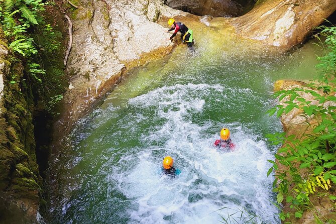 Canyoning Grenoble: the Canyon of Ecouges - The final jumps and spinning rappel