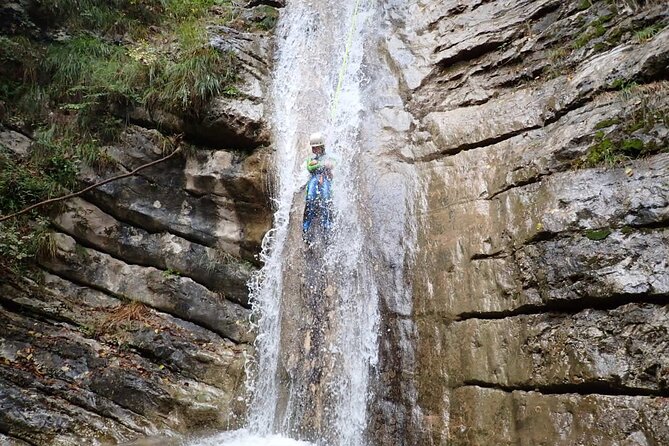 Canyoning "Gumpenfever" - beginner Canyoningtour for everyone - Entering the Tignale gorges