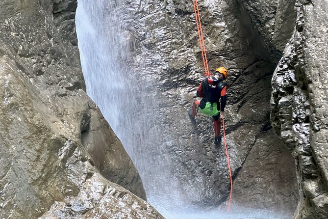 Canyoning half day - Heart Creek Canyon (beginner level) - How the guides handle first-timers
