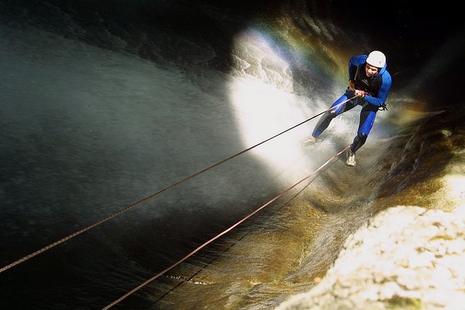 Canyoning in Annecy - La Boîte aux Lettres in Angon - Angon’s Mailbox makes canyoning playful