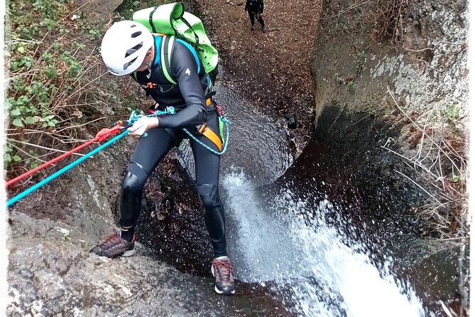 Canyoning in Gran Canaria: The Hidden Waterfalls and Magic Pools - Learning to abseil down waterfalls