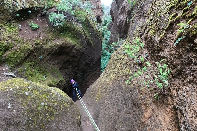 Canyoning in Los Arcos - Seven rappels, with the first one setting the tone