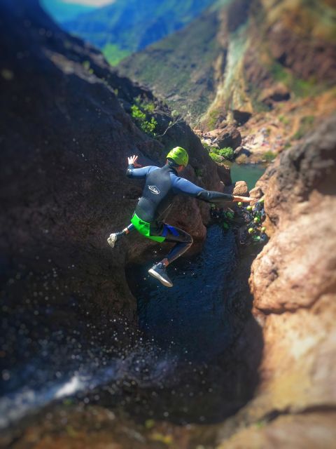 Canyoning in the Rainbow Mountain Gran Canaria - Photos, snacks, and what the $82 price covers