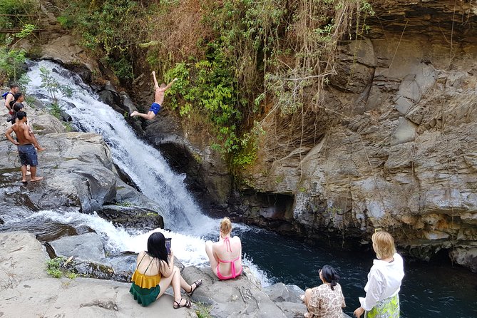 Cliff Jumping and Sliding at Aling Aling Waterfall - The guide makes the difference
