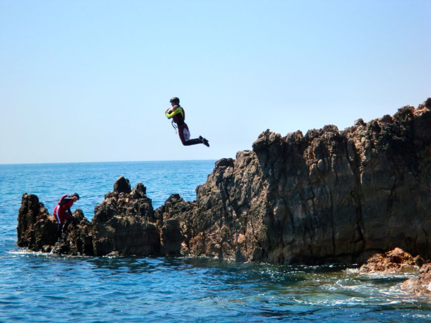 Coasteering Algarve: Cliff Jump, Swim & Climb in Sagres - What this Sagres coasteering trip is really like