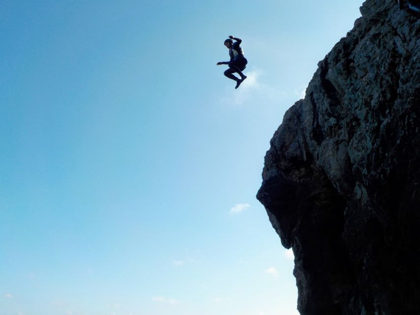 Coasteering Algarve: Cliff Jump, Swim & Climb in Sagres - The short ride to Ingrina Beach