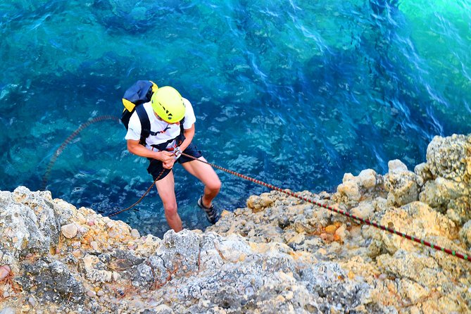 Coasteering Cliff jumping - What the small group changes