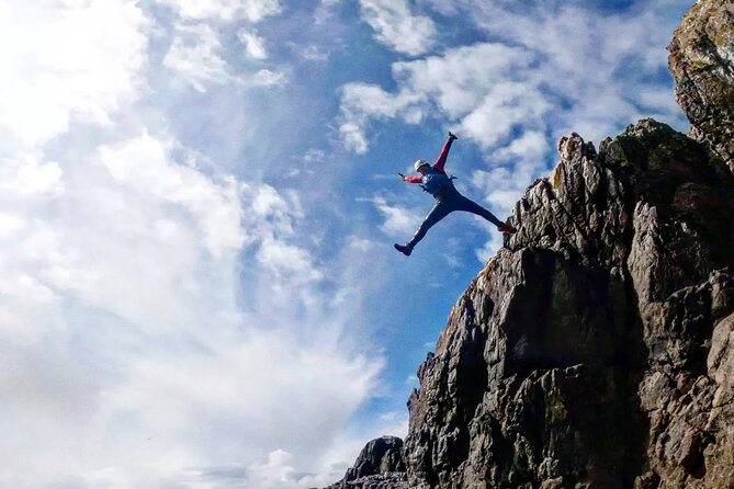 Coasteering (Cliff Jumping, Scrambling, Wild Swimming) on Anglesey - Key points at a glance
