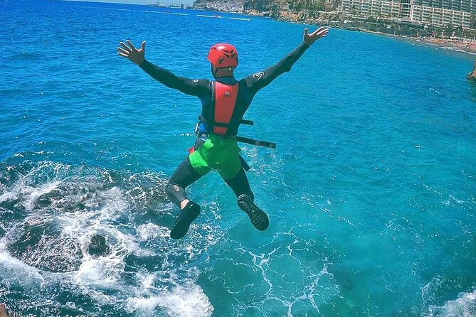 Coasteering experience in Gran Canaria - The cave zipline and supervised jumps