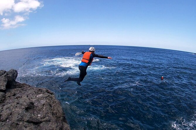 Coasteering Gran Canaria: The Atlantic Mountains Adventure Route - Coastal climbing and the chain pass