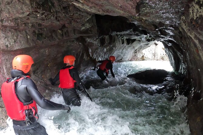 Coasteering on Irelands Wild Atlantic Way - Meeting the Atlantic near Ballyconneely