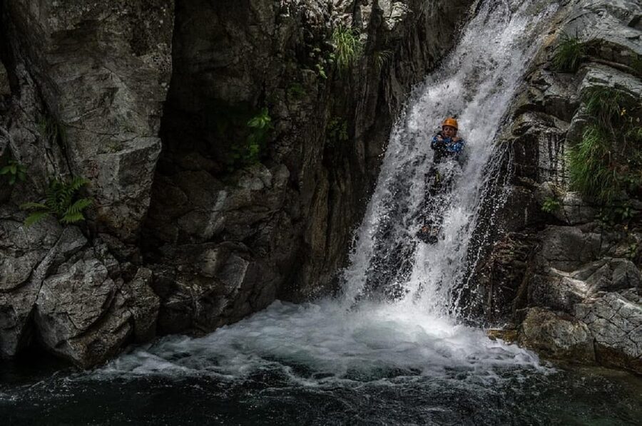 Corte Region: Fun Canyoning Verghellu - Entering the water with a full safety setup