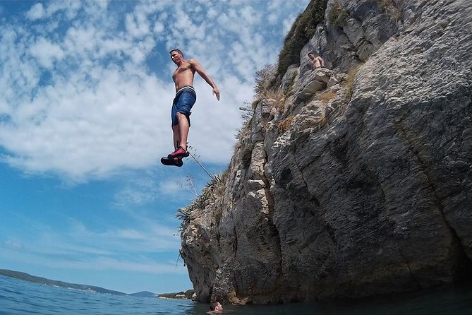 Deep Water Solo and Cliff Jumping Tour in Split - Climbing over clear Adriatic water