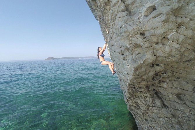 Deep Water Solo and Cliff Jumping Tour in Split - What the guides add to the experience