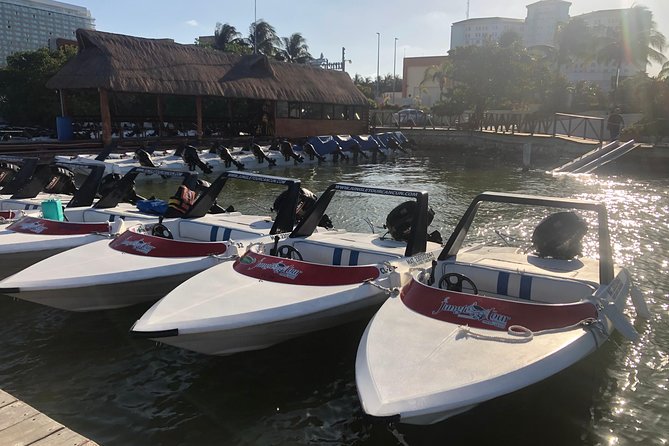 Drive the best speedboat in Cancun and feel the adrenaline. - The return ride and time at the facilities