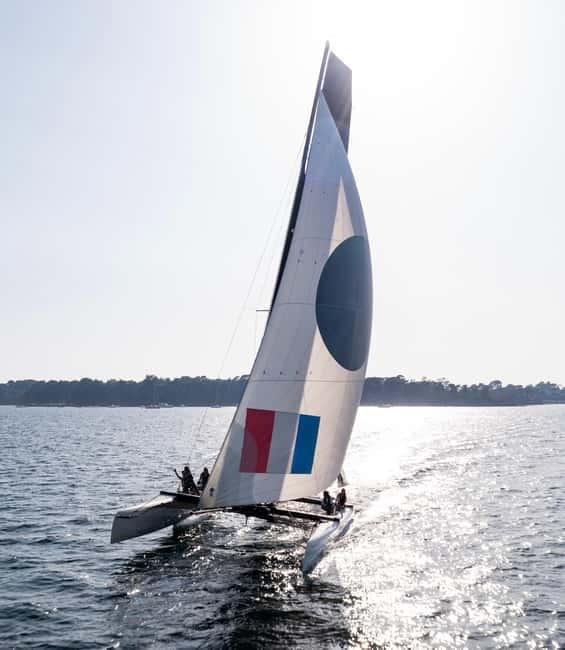 Embark at Larmor-Baden to discover our Extreme 40 catamaran - Key points to know before you sail