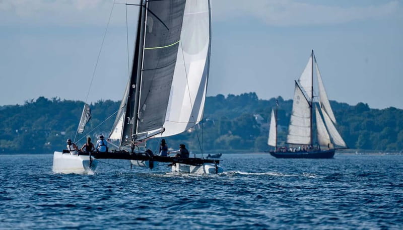 Embark at Larmor-Baden to discover our Extreme 40 catamaran - Why this is more than a standard boat trip