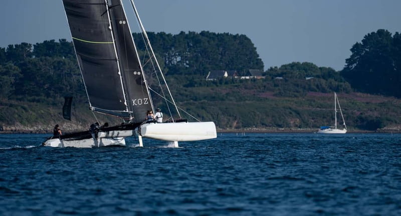 Embark at Larmor-Baden to discover our Extreme 40 catamaran - Who will enjoy this outing most