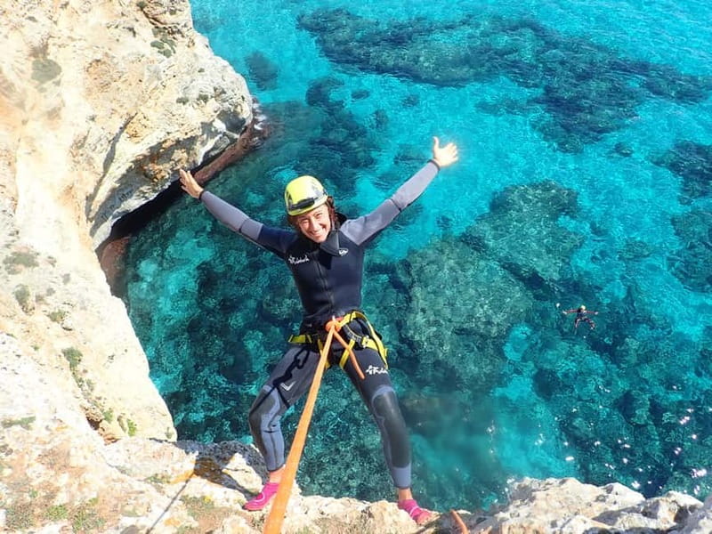 Estany d'en Mas: Coastal Hike, Abseil & Sea Cave Exploration - Preparing for the 20-meter abseil