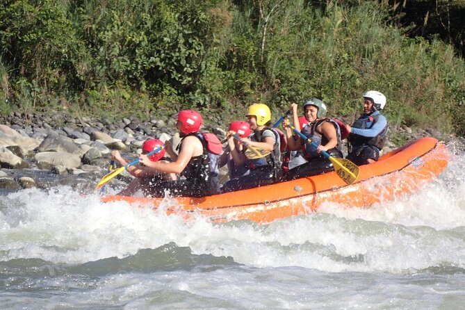 Extreme Rafting in Baños de Agua Santa Level III and IV+ - Lunch gives the afternoon a useful pause