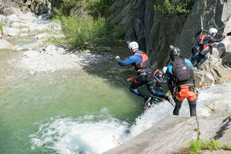From Interlaken: Grimsel Gorge Canyoning Tour - What the guides add to the experience