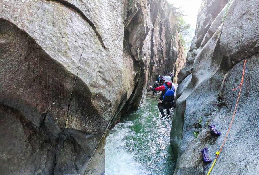 From Interlaken: Grimsel Gorge Canyoning Tour - The 60-minute ride from Interlaken