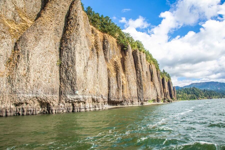 From Portland: 7 Wonders of the Gorge Jetboat Cruise - Sound, commentary, and the guide’s role